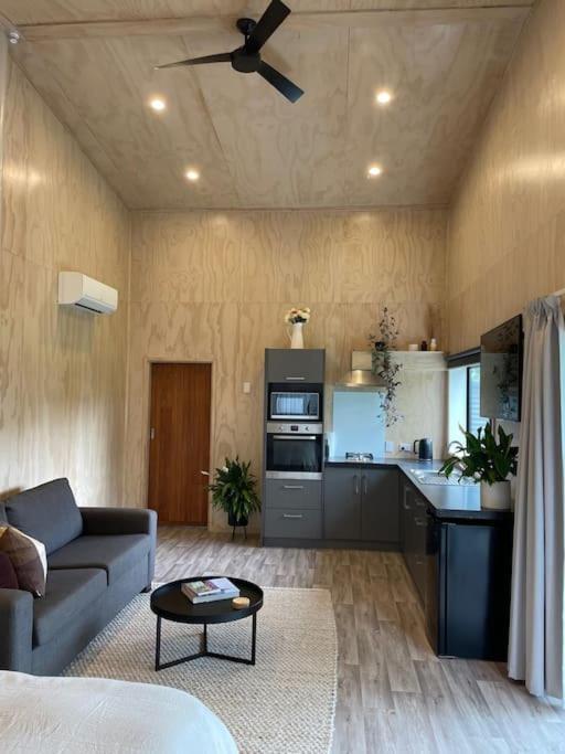 Lyeinn - Country Retreat